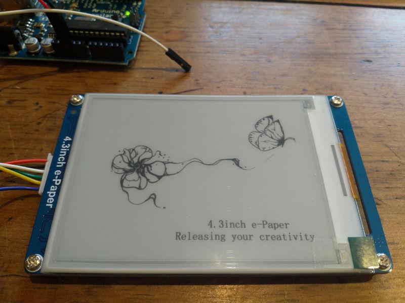 /images/arduino/epaper-hello.jpg